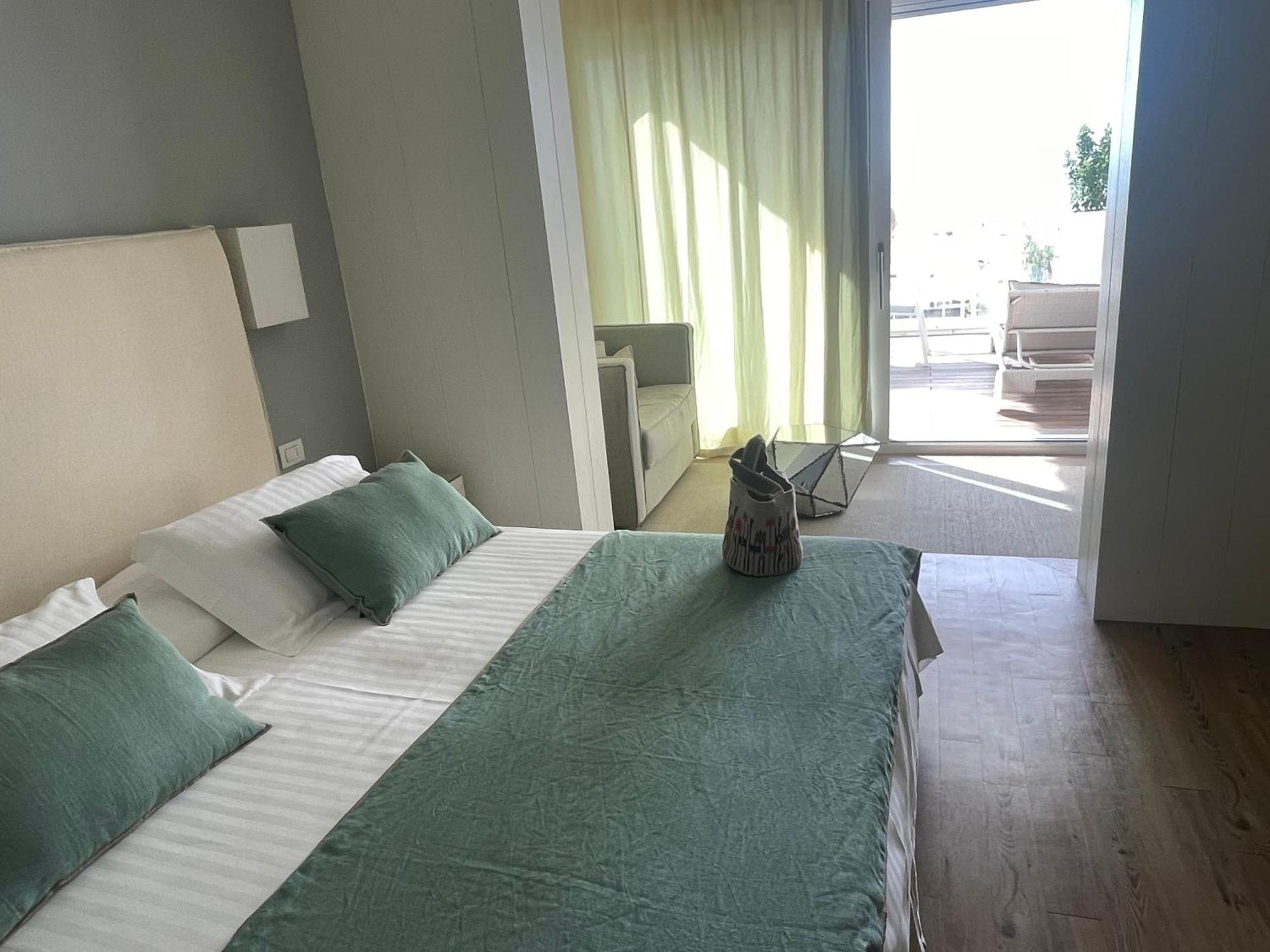 Double or Twin Room Sea View