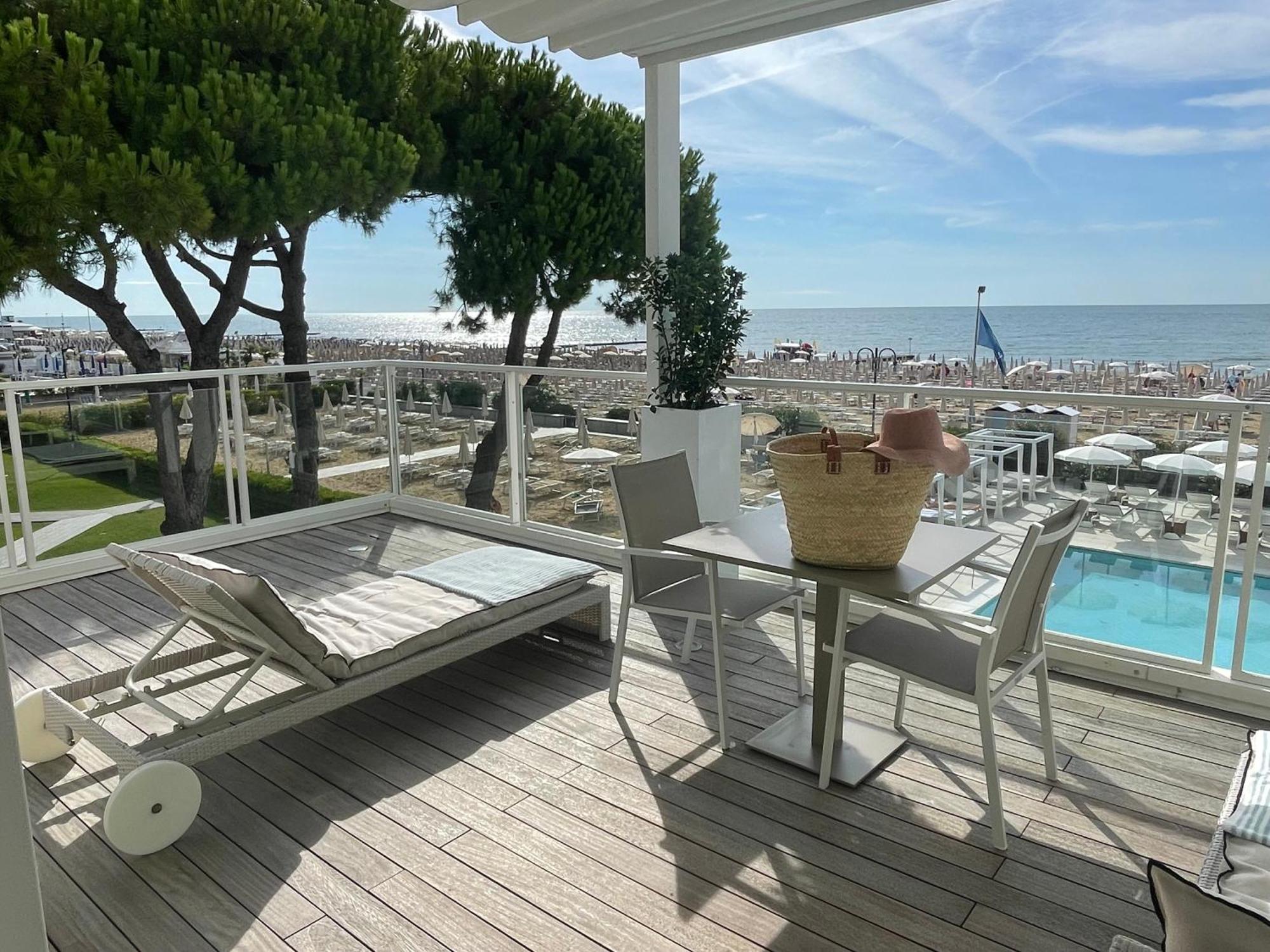 Double or Twin Room Sea View
