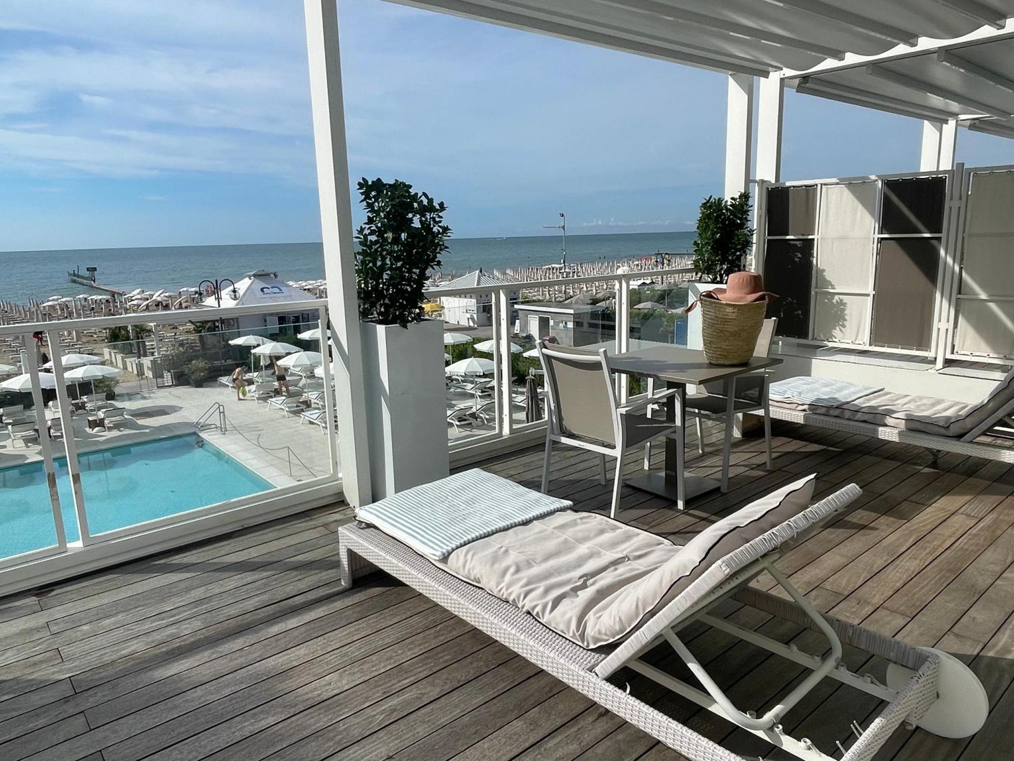 Double or Twin Room Sea View